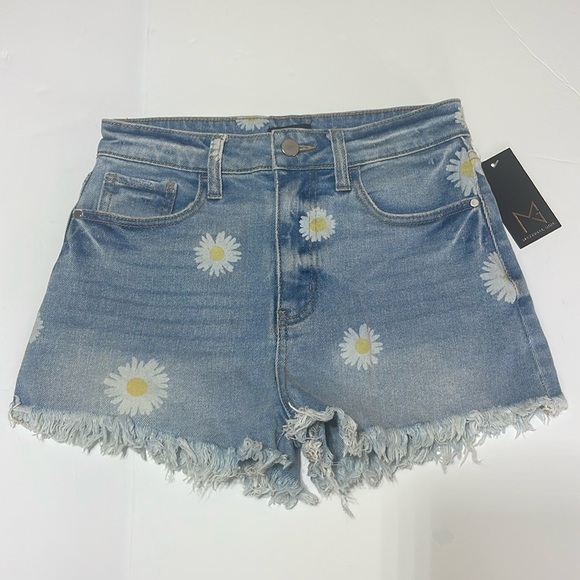 NWT Material Girl - hi rise blue jean shorts with daisies - size 5 - Picture 1 of 4